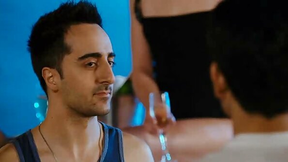 Срещнах Лорън Строубъри във влака. Чука се и свършва порно български вътре.