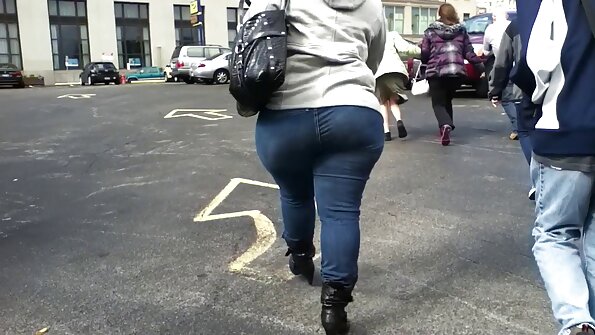 Той се възбуди, когато видя гърдите българско домашно порно на момичето.