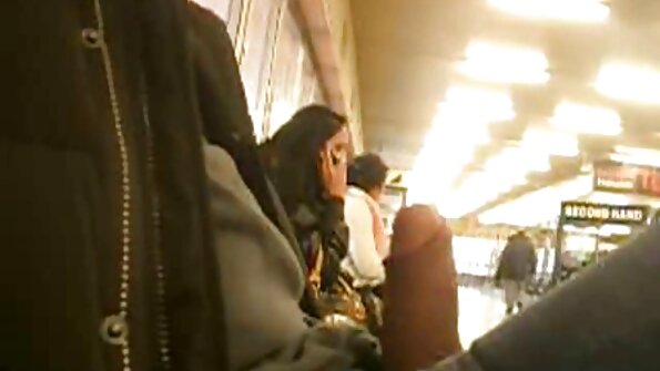 Кристина обича да доминира над секс клипове български съквартиранта си.