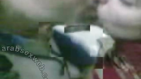 Дразни безплатно порно бг мократа путка и чука стегнатото й дупе.