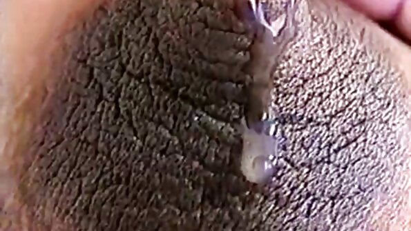 Свършване в български секс клипове дупето на пиян съученик след завършване.