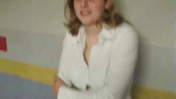 Чука жената на приятеля си мълчаливо, порно бг безплатно за да не го събуди.