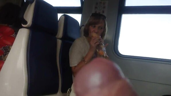 Дядо и баба се развращават на стари години. порно с превод на български