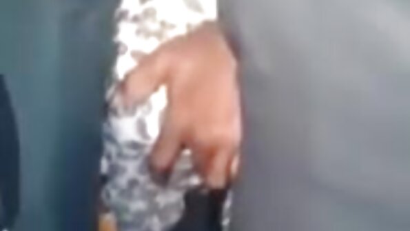 Флиртуваща дама с естествени българско порно секс извивки получава добри пари.