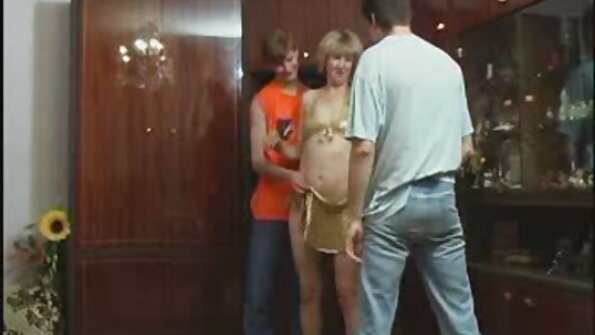 Горещо момиче, яздещо женен порно българско любовник.