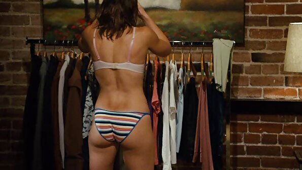 Гореща ново българско порно продавачка е прецакана от собственик на магазин за хранителни стоки.