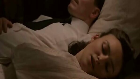 Току-що се освободи и се прибира при жена си да ближе путка. бг домашно порно