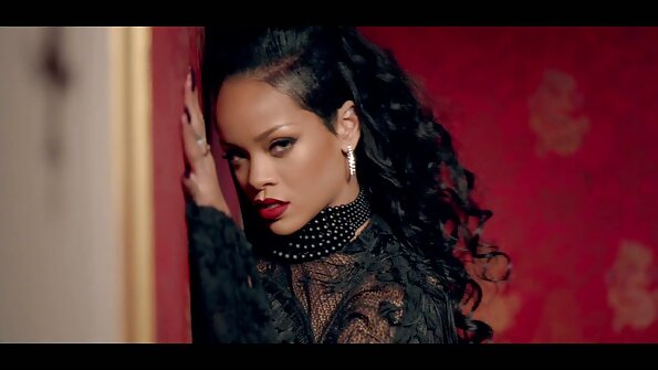 Lustful maman даде аматьорско бг порно в кухнята.