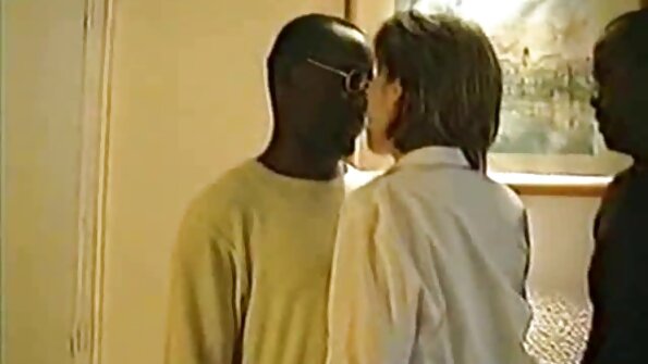 Съпруг и съпруга порно на български език се чукат в кухнята.