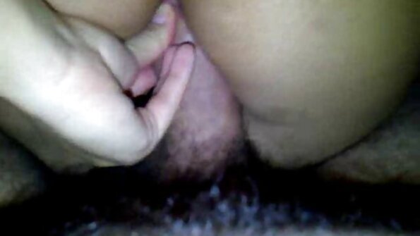 Палава блондинка чука путка с голяма играчка в колата. sex s balgarki