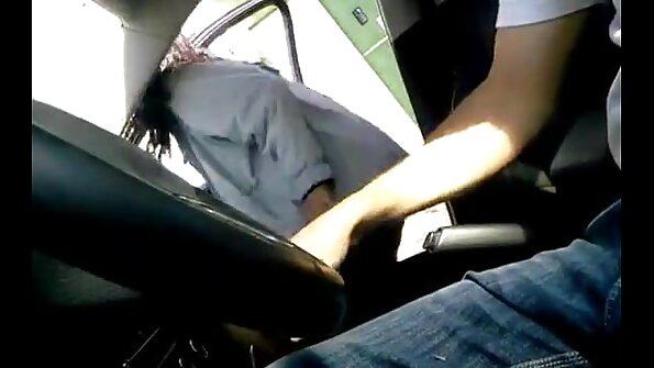 Таксиметровият шофьор досажда ново българско порно на пътника.