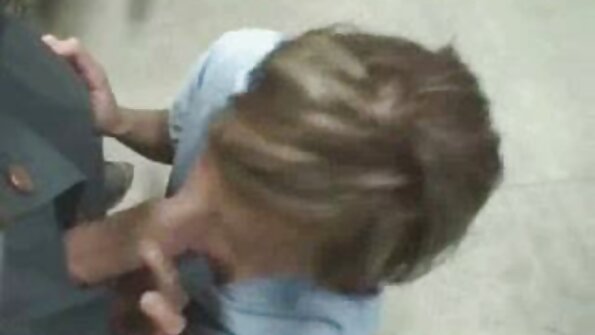 Първокурсничката се раздаде, без сайт за бг порно да сваля ботушите си с токчета .