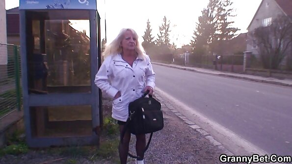 Уютна путка най новото бг порно на булката.