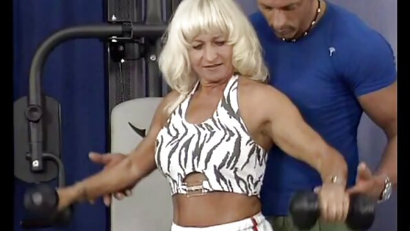 Алчен български порно свирка на пътя.