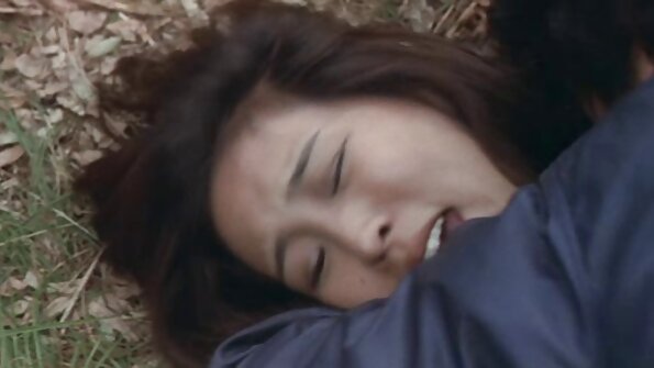 Дразня ви майтапчии порно български с дантелени бикини.