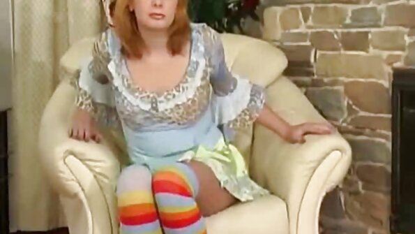 Дразни гаджето си с мокра путка и бг порно видео получава пари за това.