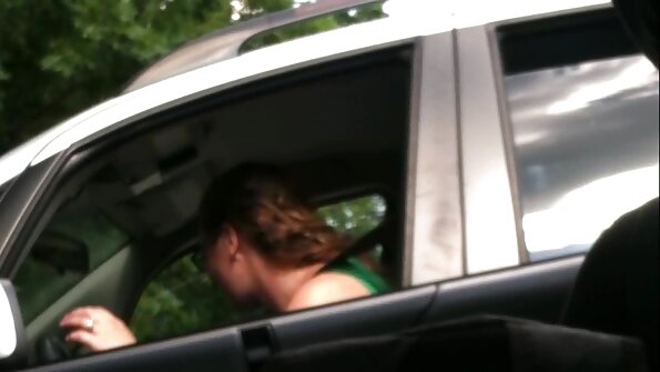 Младата порно с български ученички жена оседлана .