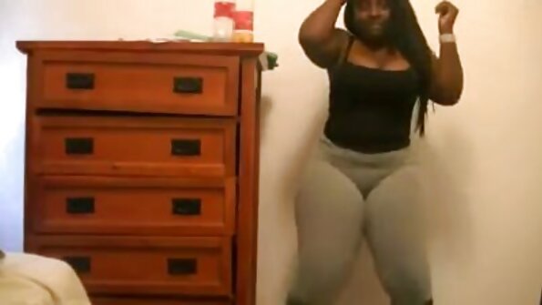 Романтик е подготвил за момичето си една година български секс филми връзка .