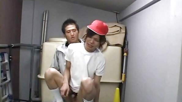 Райли Рийд пикае и крещи, докато огромен член прониква във вагината й. български секс филм