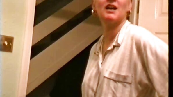 Кремообразна путка и много свършване по време на секс porno klipove bg в стаята ми.