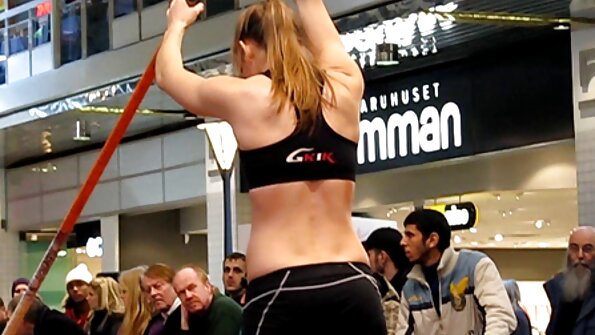 Накара я да свърши по българско порн бикините си.