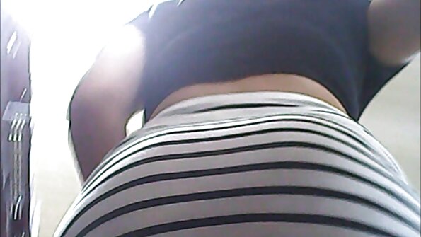 Горещо маце, събуди се и си българско porno свали пижамата.