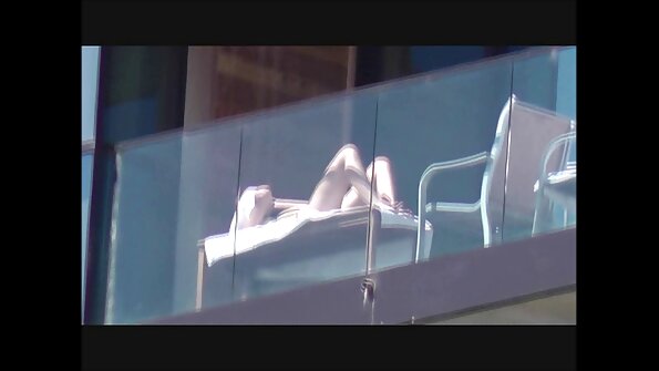 Чука приятелка след тренировка, пуцката българско порн е още мокра.