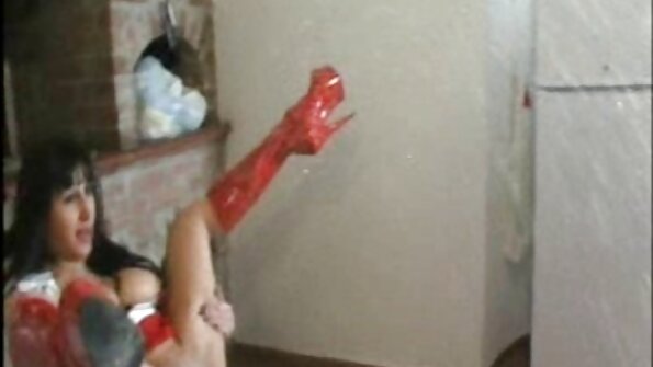 Мисля, порно на български език че приятелката му не знае на какъв масаж ходи годеникът й.