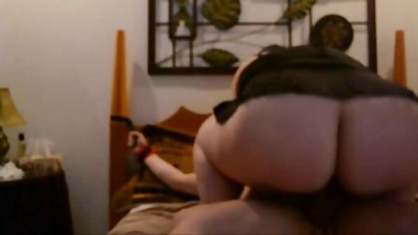 Мощен мини вибратор задоволява опитна дама. бг домашно порно