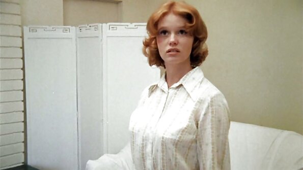 Гореща нощ. Секс в най новото бг порно лъскав чорапогащник.