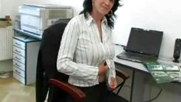 Моята мацка се задави с петел на 69 български порно позиция.