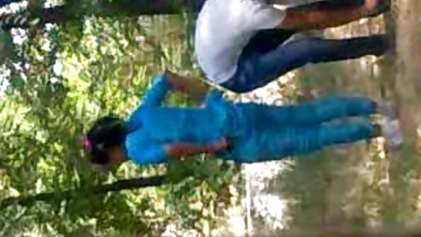 Бомба с невероятно голямо дупе язди българско порно петел! Човекът не издържа дълго!.