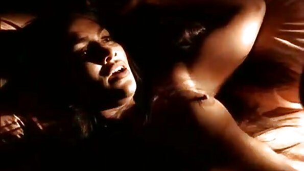 От 18-годишна възраст български порноклипове приятел я моли да я върже по време на секс .