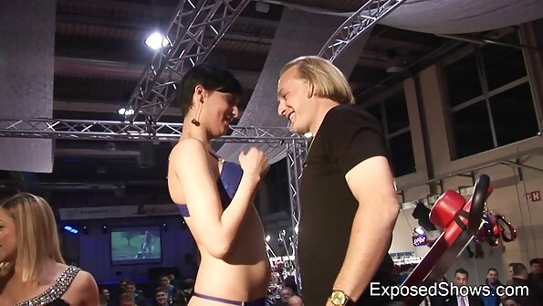 Щастливец и двама ездачи, най новите бг порно клипове единият на члена, а другият на лицето.