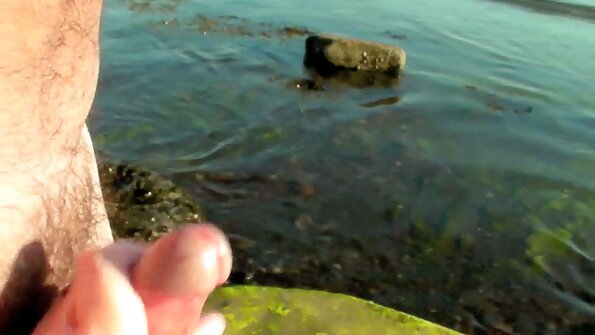 Обичам да се разхождам гол в града. порно на български език