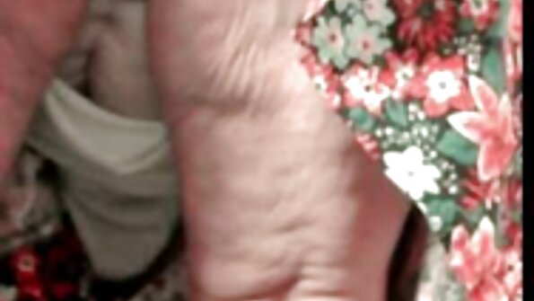 Клоуи Брук български порно филми бяга от дома си и се превръща в палава уличница, която се чука в багажника на джип.