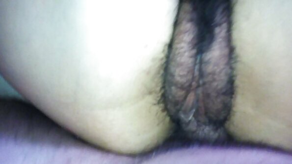 Бременната ми жена готви палачинки и аз български порно клипове се присъединявам към нея отзад.