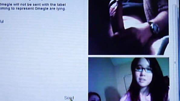 Студент се съгласи да balgarski porno klipove позира гол, покрит с паста.
