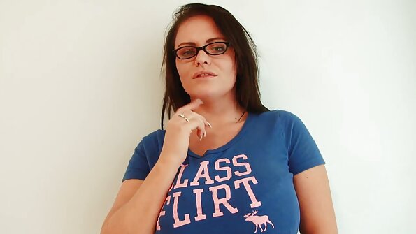 Чукам порно на български език булката с бъдещата свекърва .