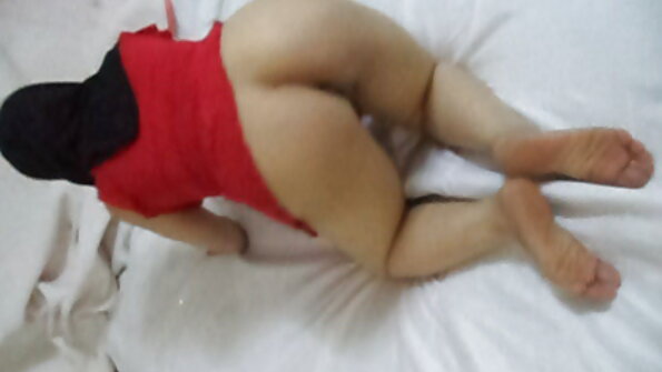 Сплетох й венец български ххх и я чуках на поляната край селото.