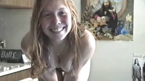 Когато български секс филми тя падна, той й подаде ръка за тази путка, която ми даде .