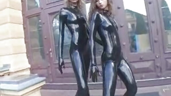 Мръсната секретарка има българско порно много оргазми и пръски на бюрото на шефа.