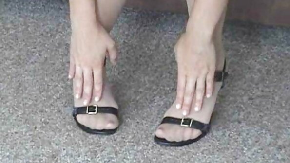 Ванеса Кейдж мечтае за горещ български секс клипове секс с приятеля си.