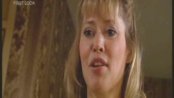 Защо да ми сваляш бикините като български секс филми можеш в тях.