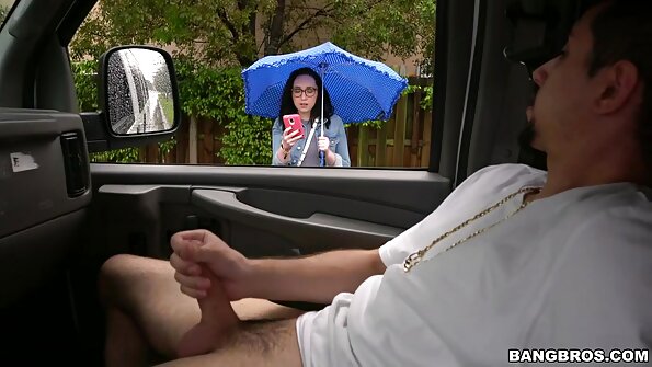 Съпругът български порно филми й не знае какво прави Танечка сега.