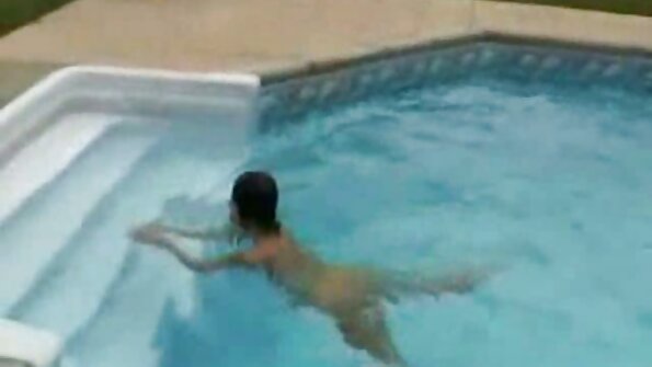 Анална секс приятелка с големи цици и същото българско домашно порно дупе.