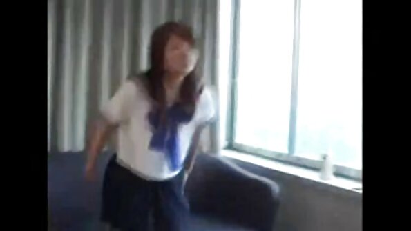 Тя се къпе и пуши, аз лижа porno klipove bg мократа й путка и й доставя истински разтърсващ женски оргазъм.