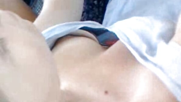 Чукане на моята 18-годишна доведена сестра, докато тя прави курсовата си порно клип бг работа.