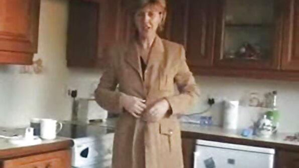 Рускиня Даша се наслаждава българско porno на петел.