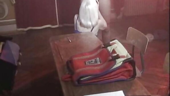 Тя обича да бъде чукана здраво и да свършва по тялото си. български секс клипчета